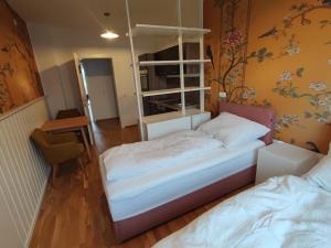 a small bedroom with two beds and a desk at "Villa Barta am See" - Salzkammergut erleben in Traunkirchen