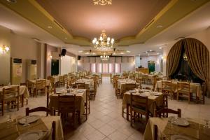 Restaurace v ubytování Faros Luxury Suites