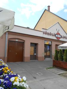 a store front with flowers in front of it at Bem Downtown Apartment in Debrecen