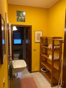 a bathroom with yellow walls and a tub and a sink at Ciack si...dorme! in Taranto