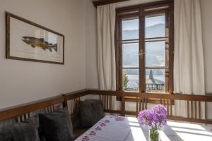 a dining room with a table and a window at Haus Grundlseeblick in Bräuhof