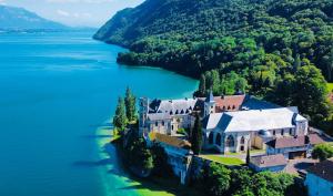an aerial view of a house on an island in the water at Les Hirondelles Chanaz in Chanaz
