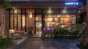 a restaurant with purple lighting and a bar at Monsoon Bassac Hotel in Phnom Penh
