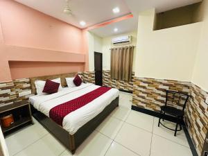 a bedroom with a bed in a room at Hotel Srinivas in Jodhpur