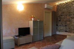 a living room with a tv on top of a cabinet at Hostel del Gal in Clusane sul Lago