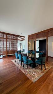 a dining room with a table and blue chairs at Sost Serena Hotel in Gircha