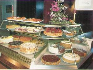 a display case filled with lots of cakes and pastries at Gästehaus Café Ruff in Happurg