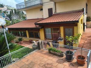 a house with a balcony with potted plants at villa marta in Formia
