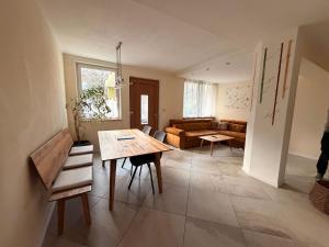 a living room with a table and a couch at Ferienwohnungen Niederhof in Lana