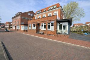 a brick building on a street in a city at Inselrose in Juist