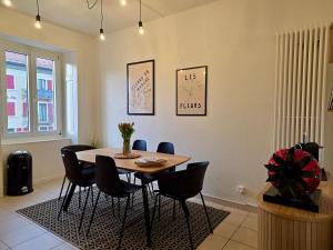 a dining room with a table and chairs at La Maison de Jacob in La Chaux-de-Fonds