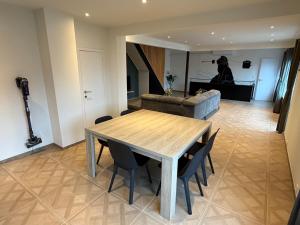 a living room with a table and a couch at Happy Duplex in Jalhay