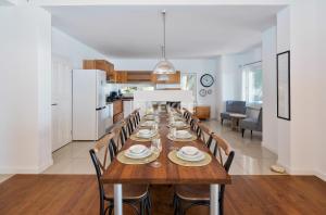 a dining room with a long table and chairs at TEKCE Villa Mae N3 in Yeniköy