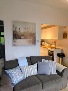 a living room with a couch and a kitchen at 147 Snowdon Drive, Glan Gwna Holiday Park in Caernarfon