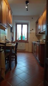 a kitchen with a table and chairs and a window at Casabei in Monticiano