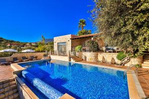 a swimming pool in front of a house at TEKCE Villa Mae N3 in Yeniköy