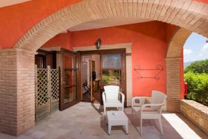 Rõdu või terrass majutusasutuses SarAnd Relais-Adults Only
