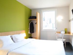 Postel nebo postele na pokoji v ubytování B&B HOTEL Toulon Ollioules