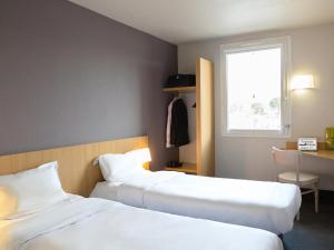 Postel nebo postele na pokoji v ubytování B&B HOTEL Toulon Ollioules