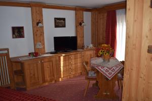 TV a/nebo společenská místnost v ubytování Hotel Cime Bianche