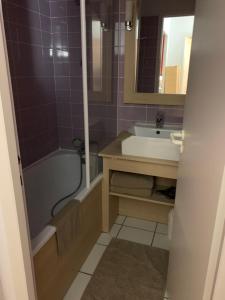 a bathroom with a tub and a sink and a bath tub at L escale Oceane in Moliets-et-Maa +12 photos