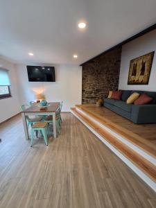 a living room with a couch and a table at Pátio do Tear in Sobreira Formosa