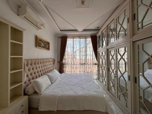 a bedroom with a bed and a window at RBD Guest House in Ungaran