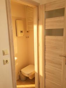 a small bathroom with a toilet and a shower at Hotel Sickinger Hof in Berlin