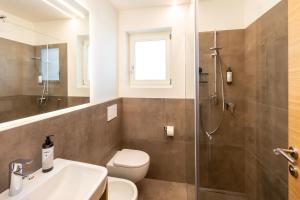 a bathroom with a toilet and a sink and a shower at Burgunderhof in Montagna +89 photos
