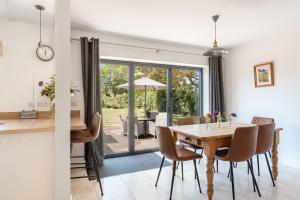 a kitchen and dining room with a table and chairs at Tokenhill Cottage in Dorchester +43 photos