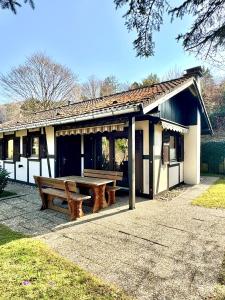 a building with a picnic table and a bench at Räuberlager 15 in Dammbach