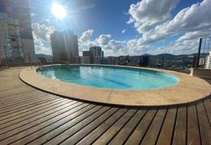a large swimming pool on top of a building at Hotel & Residence Alphaville in Barueri