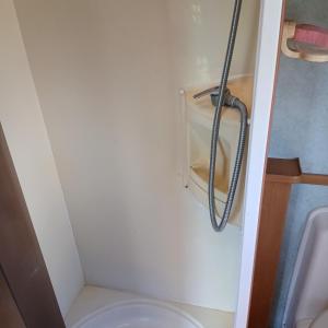 a small bathroom with a toilet and a sink at CaraCaux in Le Torp-Mesnil