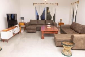 a living room with a couch and a table at Villa Franet in Watamu