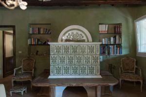 a dining room with a table and two chairs at Casa Cardinala in Gambellaro