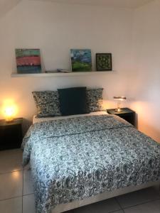 a bedroom with a large bed and two lamps at Armorique résidence in Malestroit
