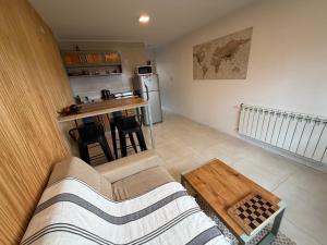 a living room with a couch and a table at Nomade Aparts in El Chalten