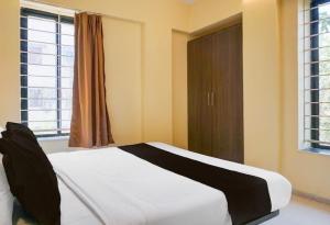 a bed in a room with a large window at POP 84342C Hotel Jashoda in Jodhpur