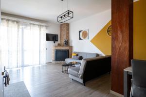 a living room with a couch and a fireplace at Casa Vacanze Aria 1 in Leggiuno