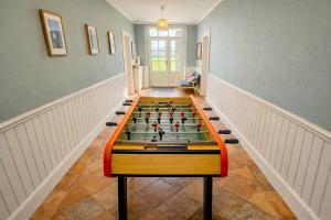 a room with a table with a game of chess at Ferme du Grand Breton - Chambres et Table d'hôtes in Beaumont-de-Lomagne