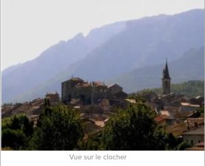 a view of a town with a mountain in the background at A L ESCALE PASSA PAÏS in Le Poujol-sur-Orb