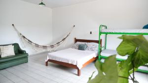 a bedroom with a bunk bed and a couch at Recanto da Tuca in Socorro +101 photos