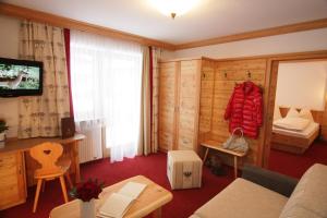 TV i/ili multimedijalni sistem u objektu Hotel Ritterhof Ellmau