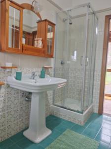 a bathroom with a sink and a shower at Gli Ulivi del Nonno - Casale immerso nel verde a pochi chilometri dalla Reggia - in Caserta +33 photos