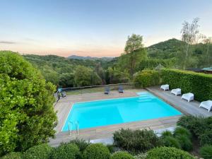 an overhead view of a swimming pool in a garden with chairs and trees at CasAle 1896 in Cavaso del Tomba
