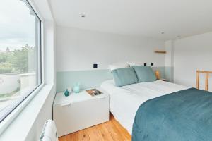 a bedroom with a bed and a window at Charmant T2 - 2min de Lille in Ronchin