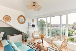 a living room with a blue couch and chairs at Charmant T2 - 2min de Lille in Ronchin