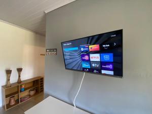 a flat screen tv hanging on a wall at Casa de Férias Balneário Gaivota in Balneário Gaivotas