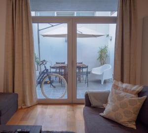 a living room with a couch and an umbrella at Patio by the sea in Cruz Quebrada