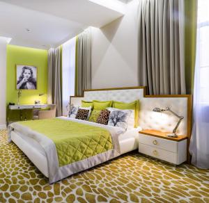 Кровать или кровати в номере Миракс Сапфир Бутик Отель